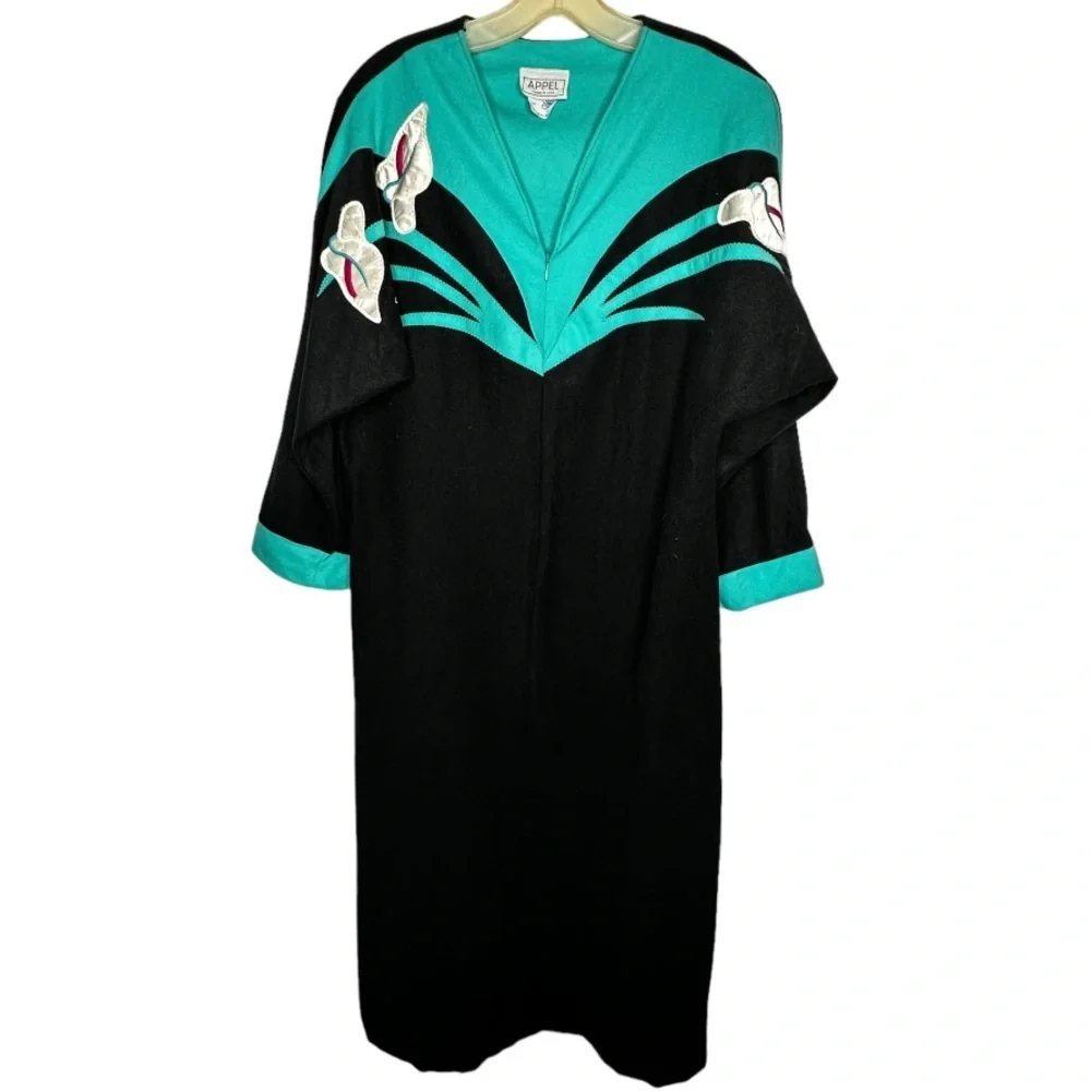 Vintage Appel‎ Black Robe